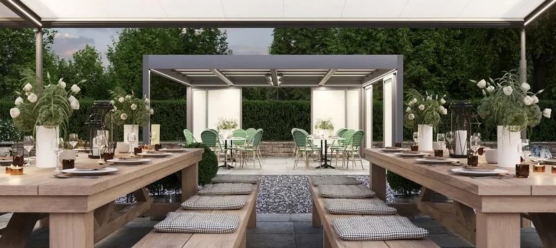 freestanding-awning-mx-pergola-and-mx-striking-with-led-lines-with-cream-colored-fabric-and-anthracite-colored-frame-over-several-groups-of-tables-in-an-inn